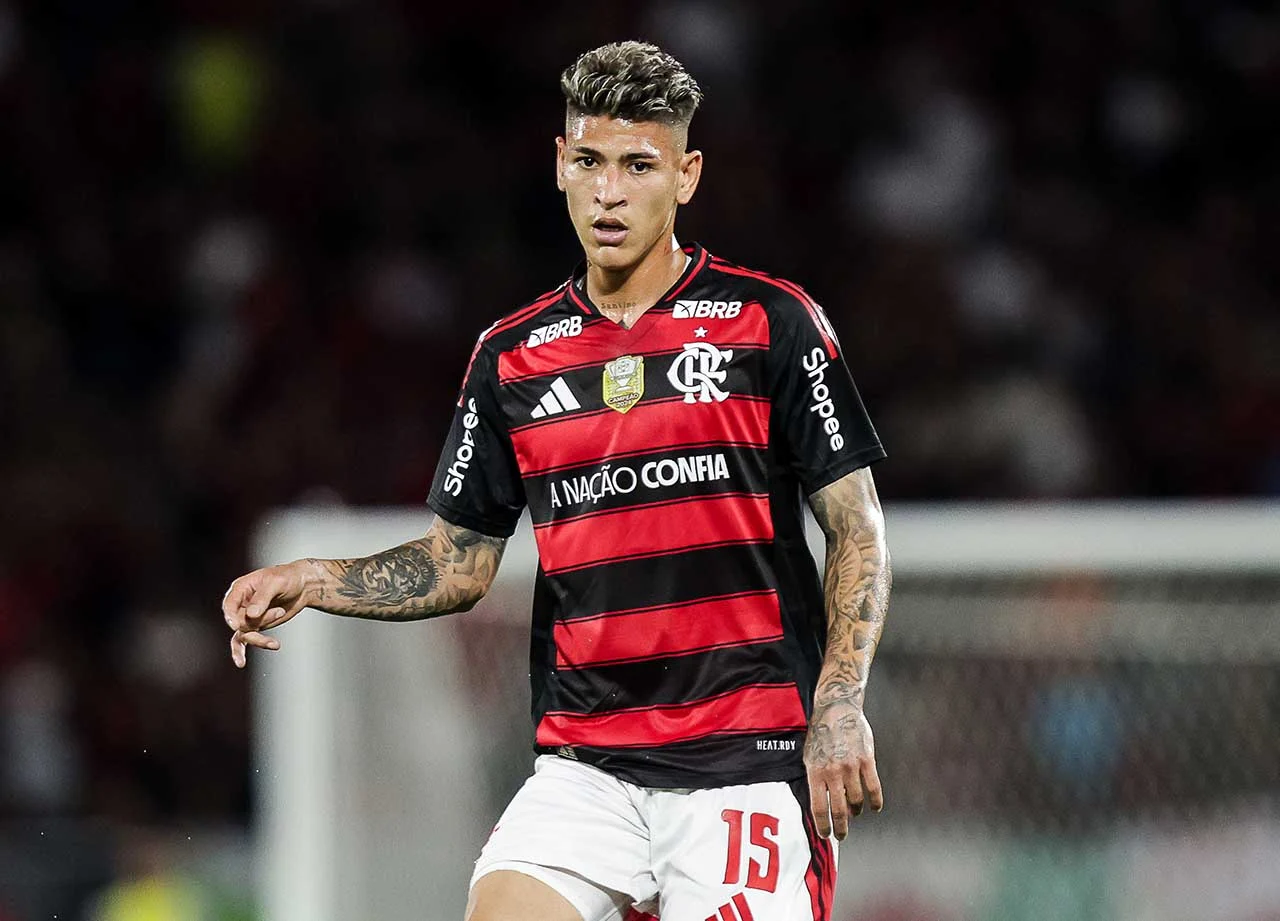 Meia Carrascal em ação pelo Flamengo