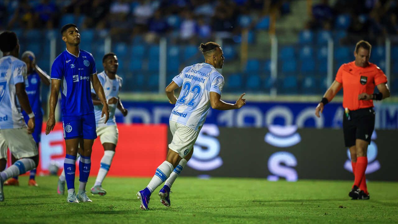 Braithwaite brilha na Copa do Brasil e se reafirma como artilheiro do Grêmio