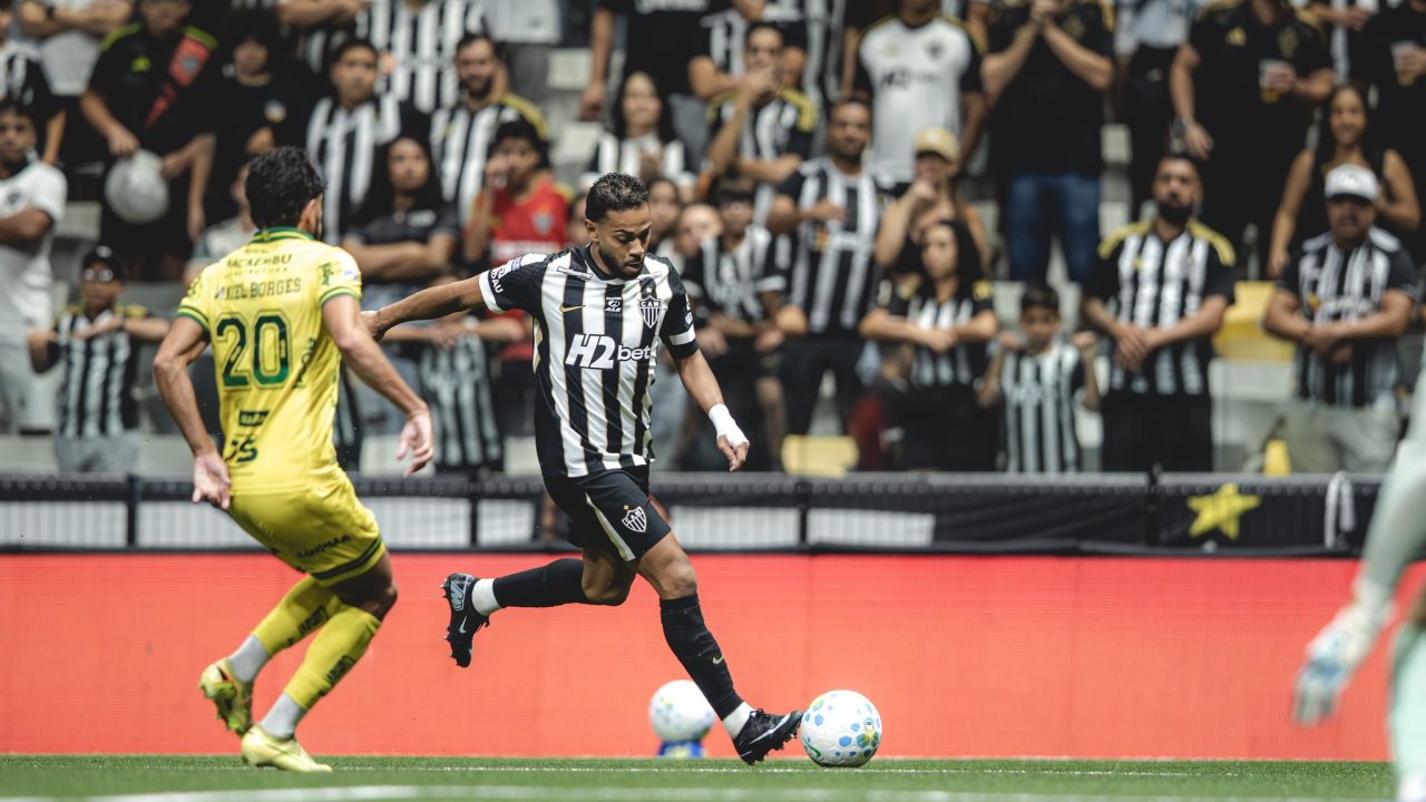 Renan Lodi avalia ausência na Copa e mira ciclo de 2030 com o Atlético-MG