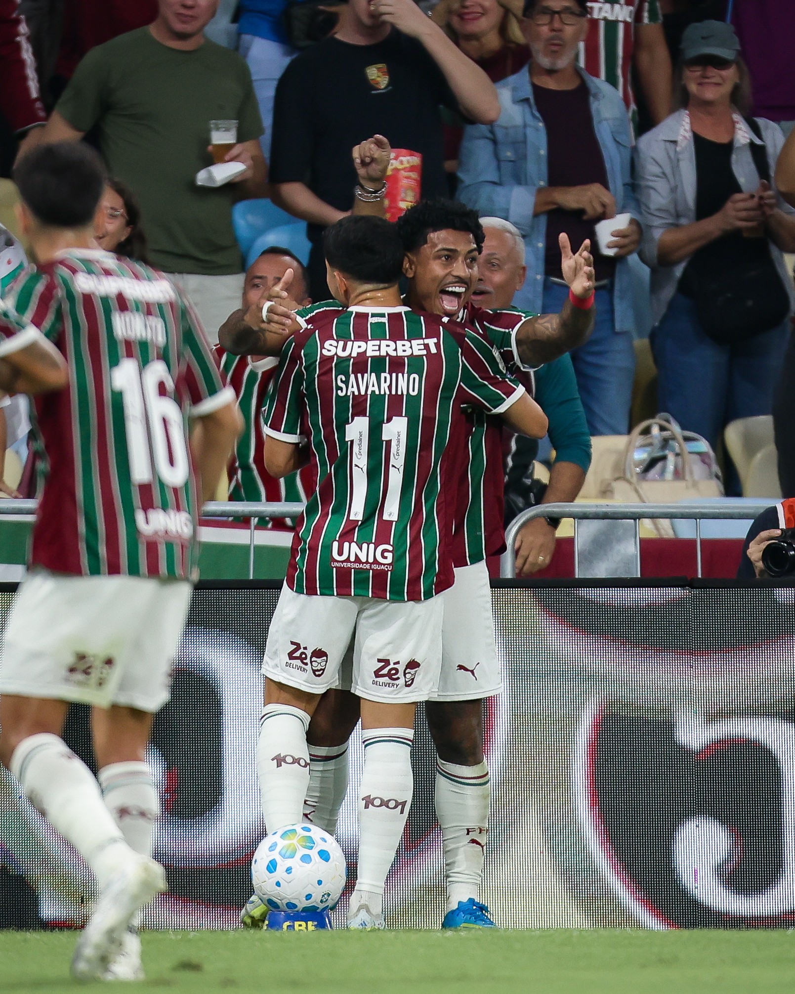 John Kennedy comemora gol do Fluminense contra o São Paulo no Maracanã