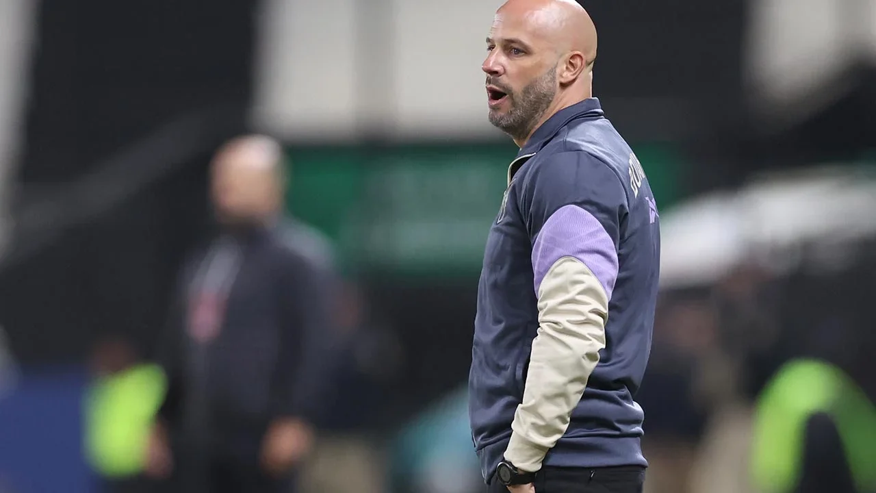 Franclim Carvalho, Técnico do Botafogo, Expressa Insatisfação Apesar da Vitória na Sul-Americana