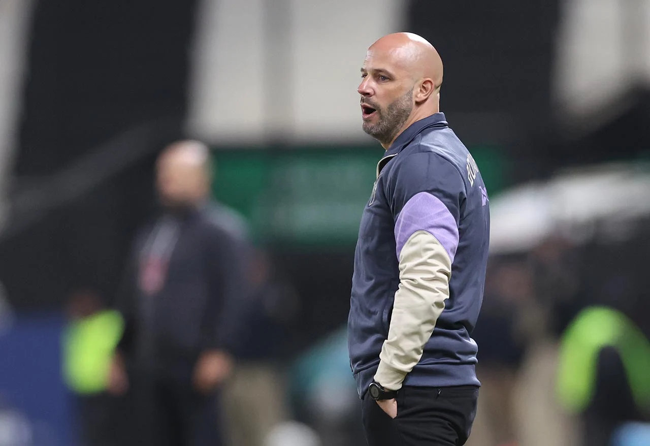 Franclim Carvalho, técnico do Botafogo, durante a partida contra o Independiente Petrolero pela Copa Sul-Americana, em Assunção.
