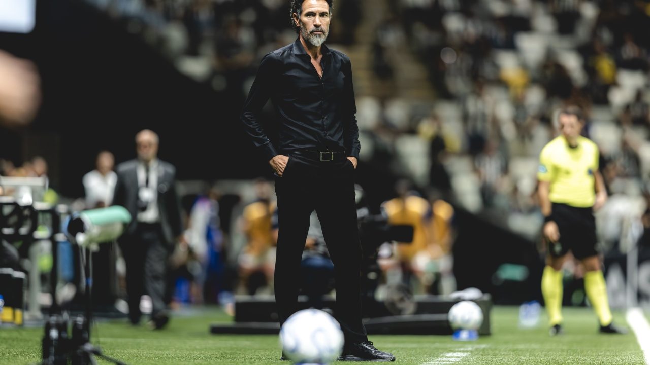 Técnico do Atlético-MG planeja saídas e contratações para fortalecer o elenco