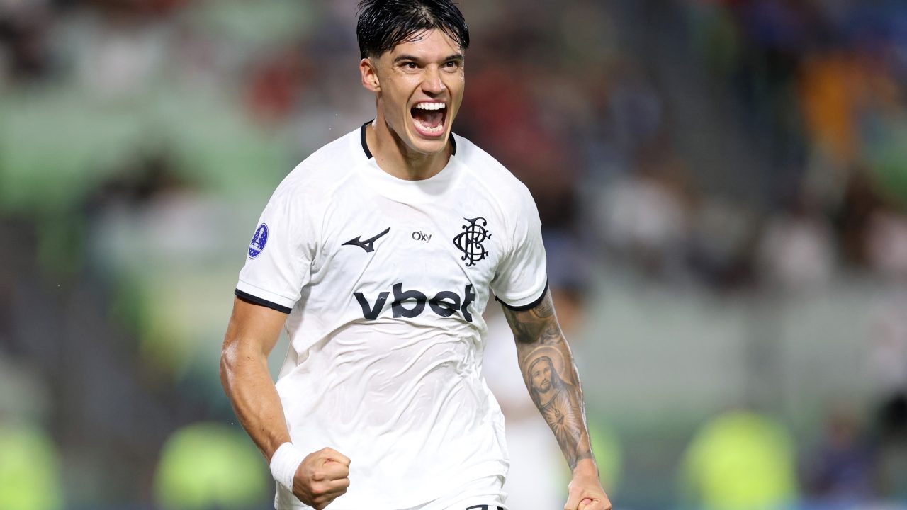 Botafogo garante liderança geral da Sul-Americana em virada contra o Caracas