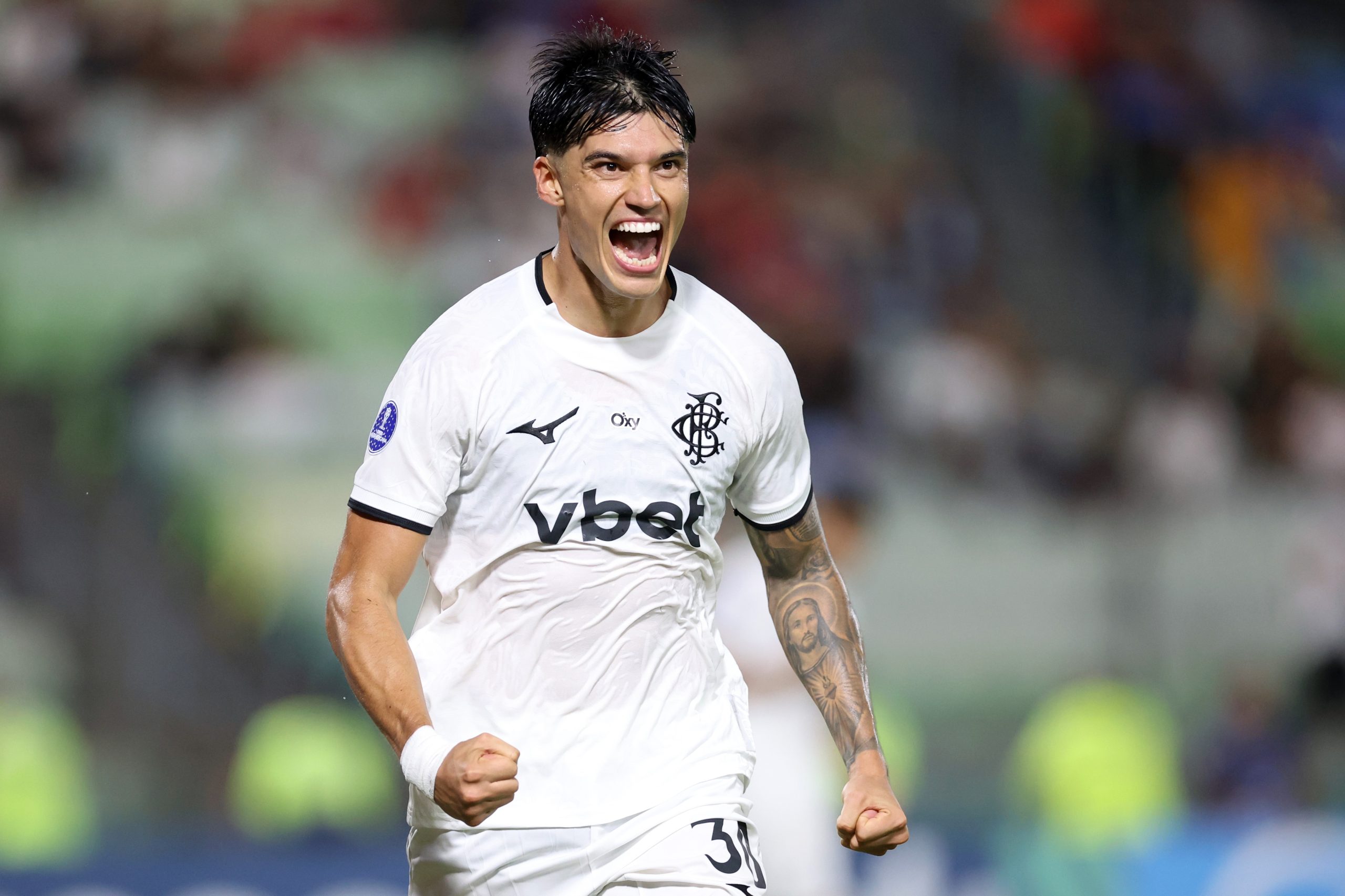 Jogadores do Botafogo em campo durante a partida contra o Caracas