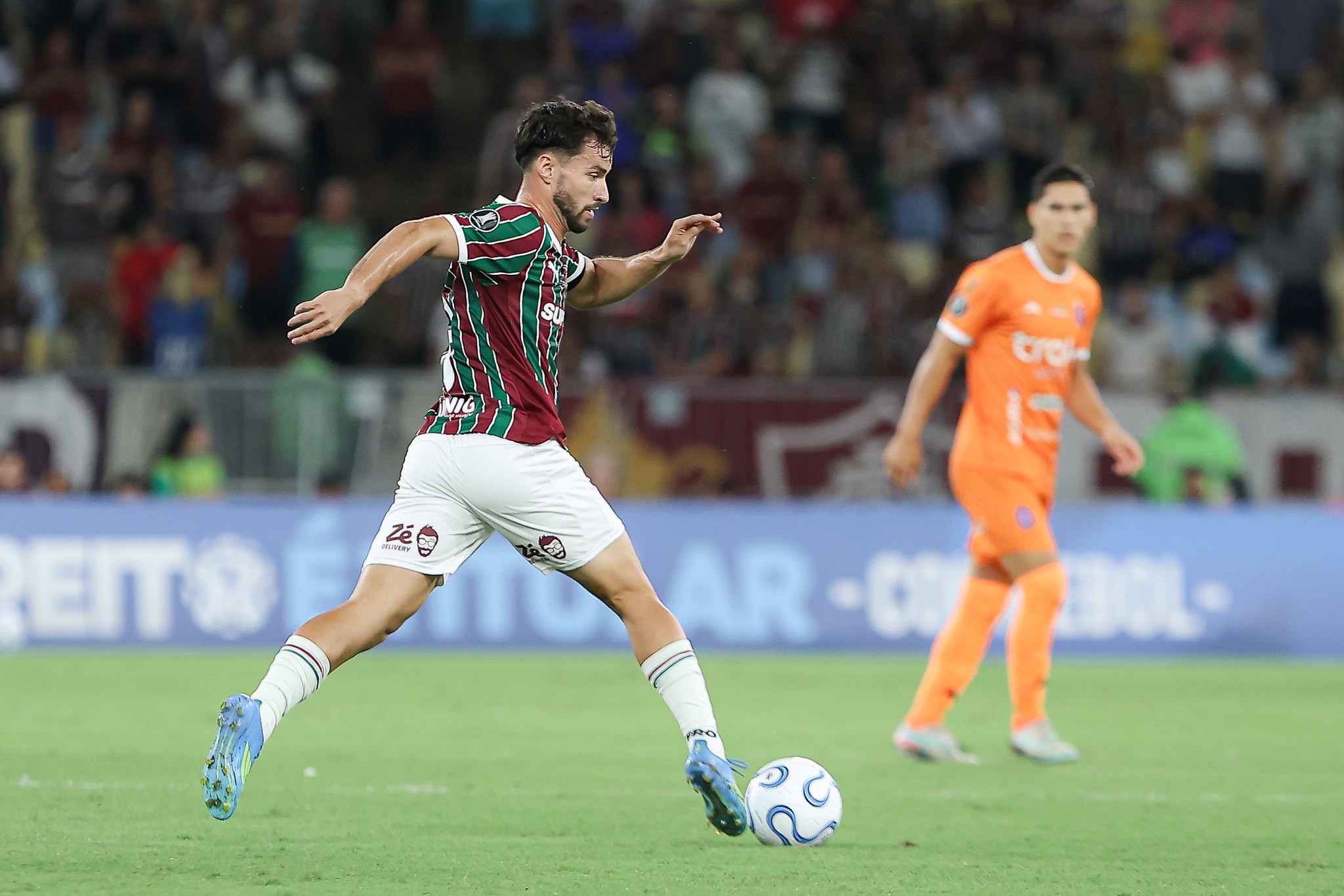 Jogador Martinelli do Fluminense em partida de futebol.
