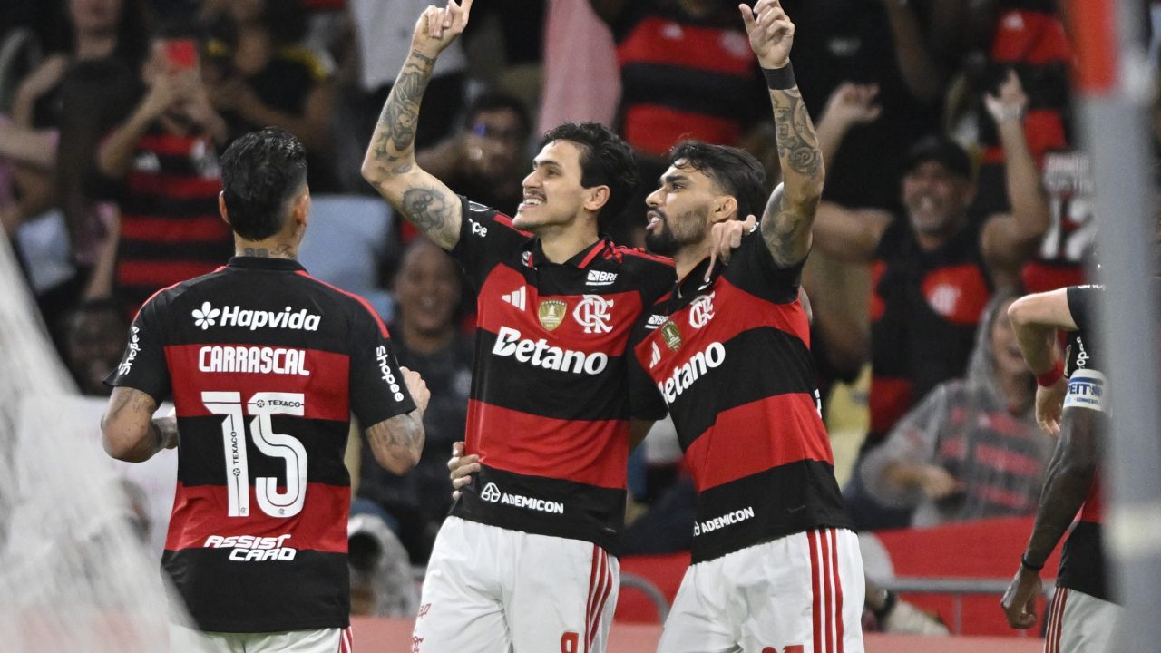 Flamengo garante vaga nas oitavas da Libertadores e mira liderança geral do torneio