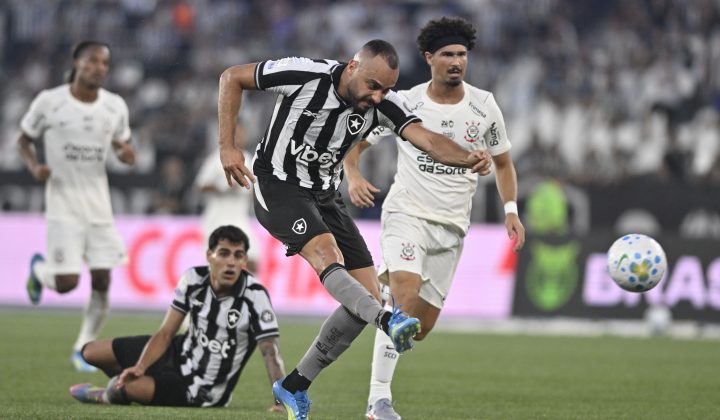 Botafogo Reage com Vitória Dominante por 3 a 1 sobre o Corinthians no Brasileirão
