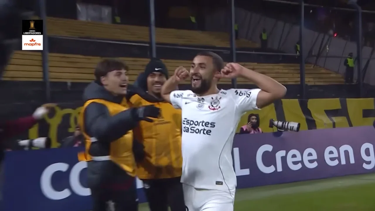 Labyad comemora primeiro gol pelo Corinthians e pede permanência de Memphis Depay