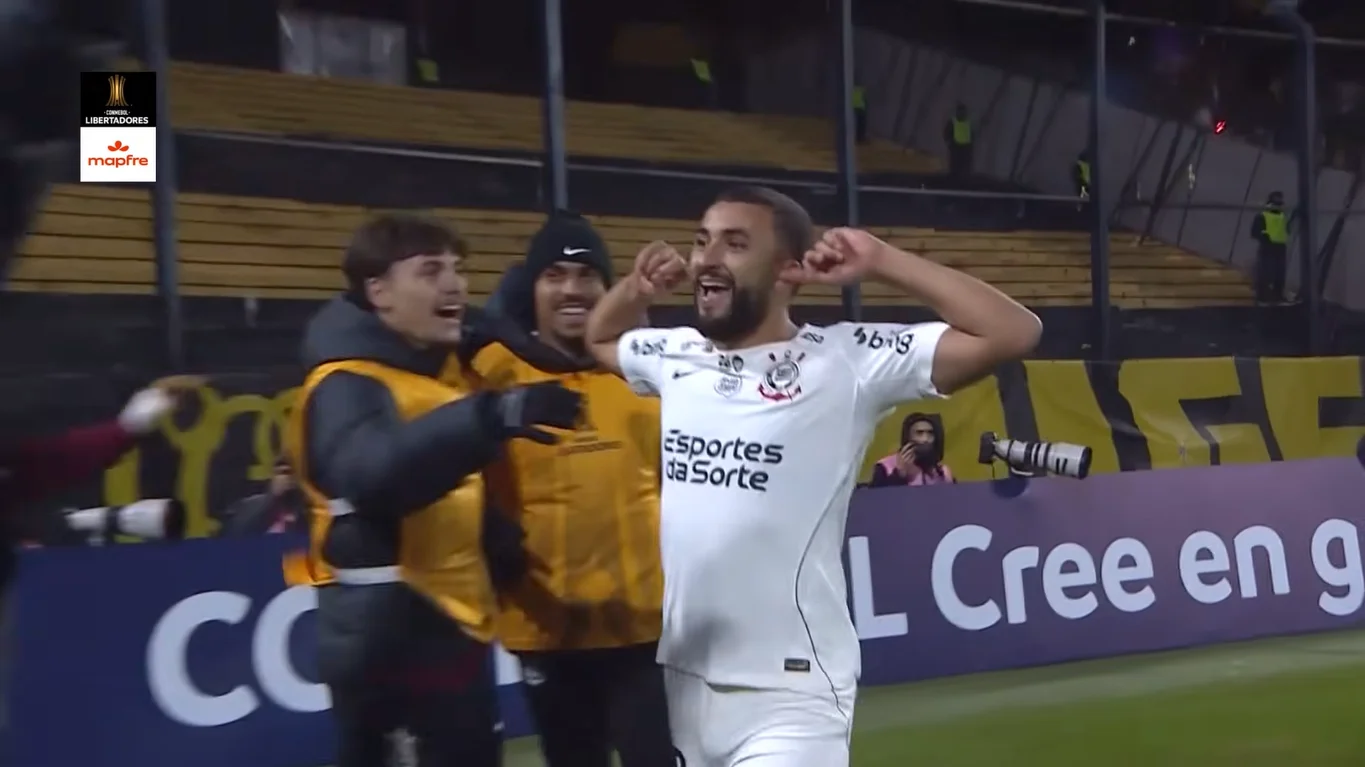 Zakaria Labyad comemorando um gol pelo Corinthians