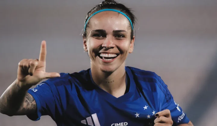Cruzeiro Vence Corinthians e Embola Disputa no Brasileirão Feminino