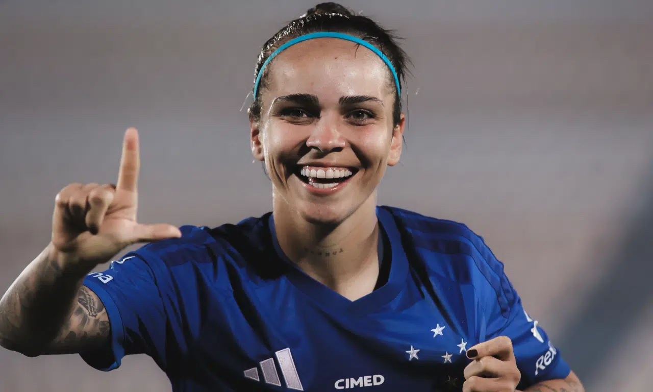 Jogadoras do Cruzeiro celebrando um gol durante a partida contra o Corinthians, pela 11ª rodada do Brasileirão Feminino.