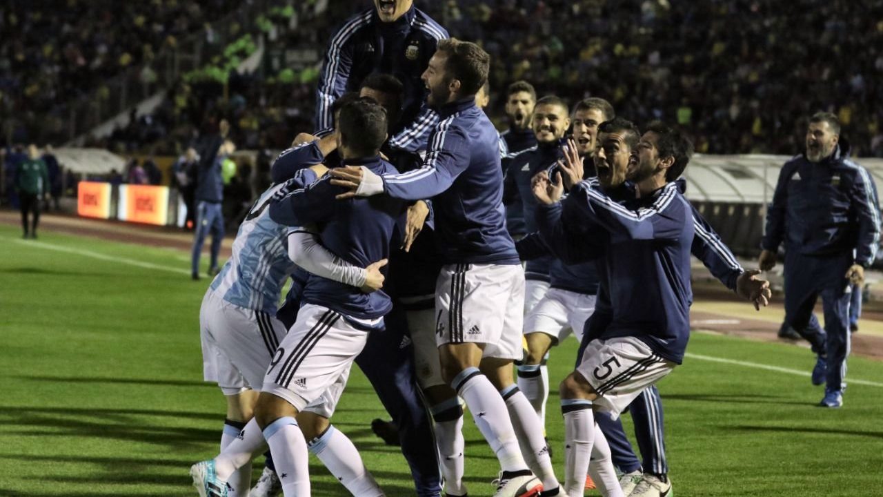 Auxiliar de Scaloni revela método colaborativo na convocação da Argentina para a Copa