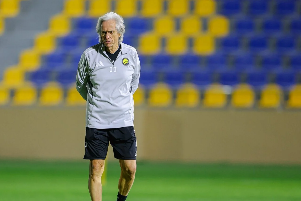 Jorge Jesus à beira do campo, em jogo do Al Nassr