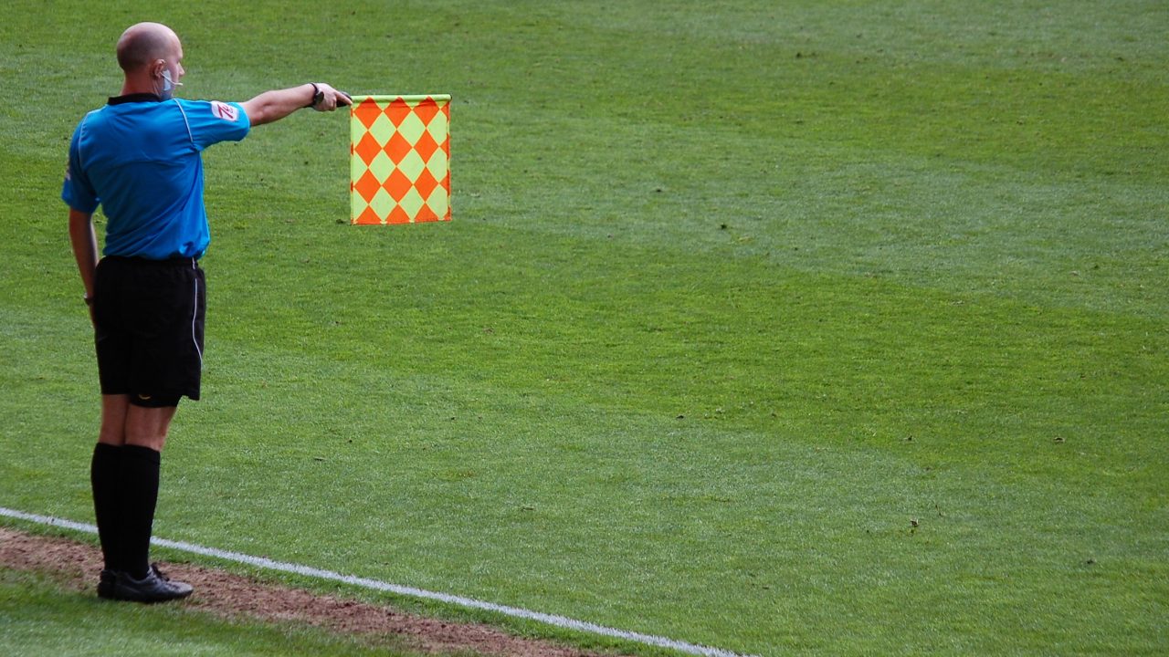 Entendendo as Regras do Impedimento no Futebol