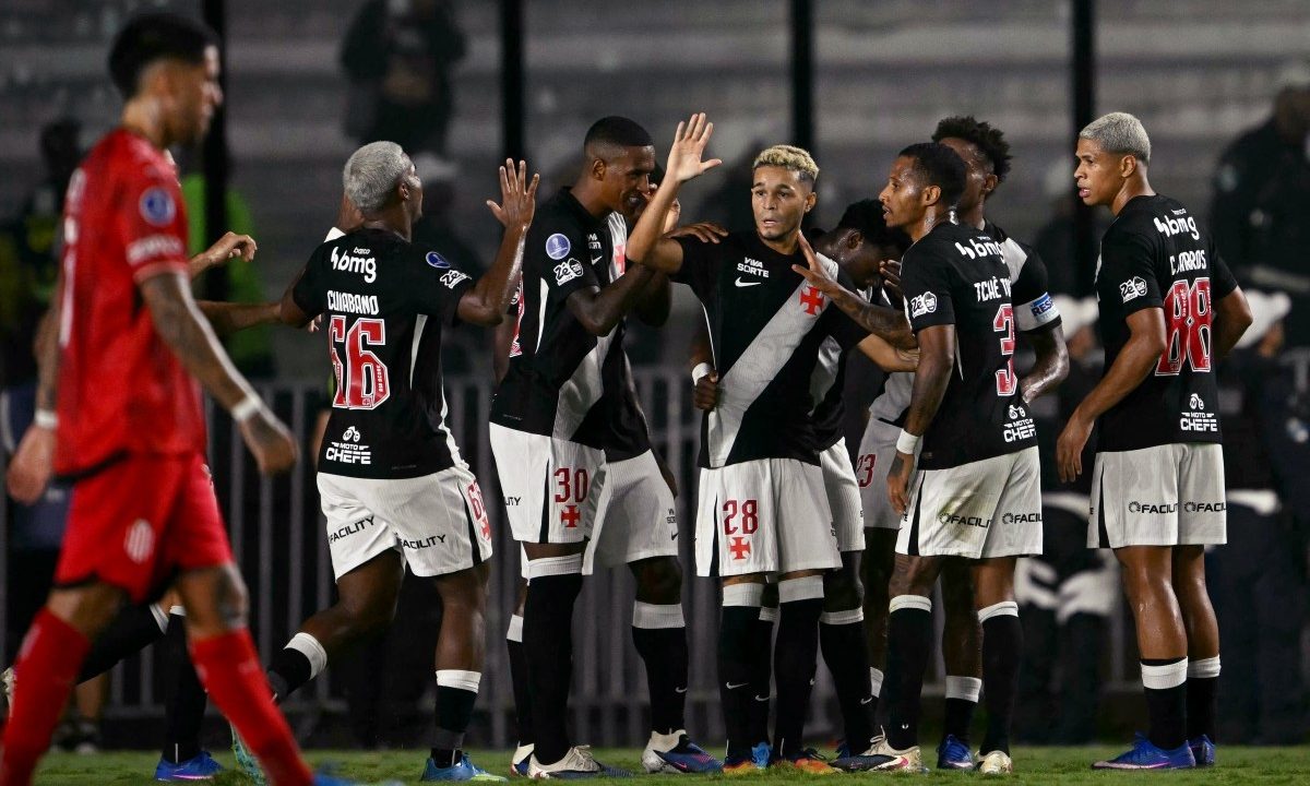Vasco avança para os playoffs da Sul-Americana e aguarda definição de adversário