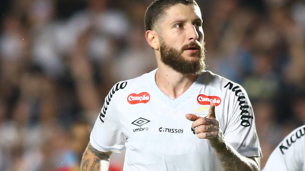 Santos Plans Squad Overhaul for Second Half of Season