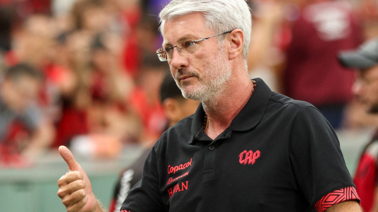 Odair Hellmann Completa Um Ano no Athletico Paranaense: Balanço da Trajetória e Momentos Marcantes