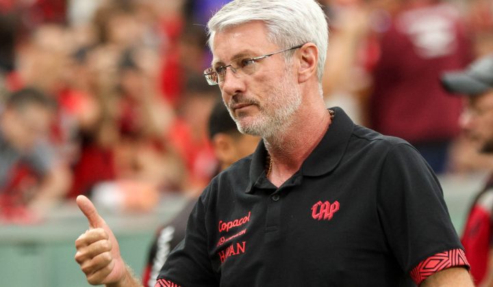 Odair Hellmann Completa Um Ano no Athletico Paranaense: Balanço da Trajetória e Momentos Marcantes