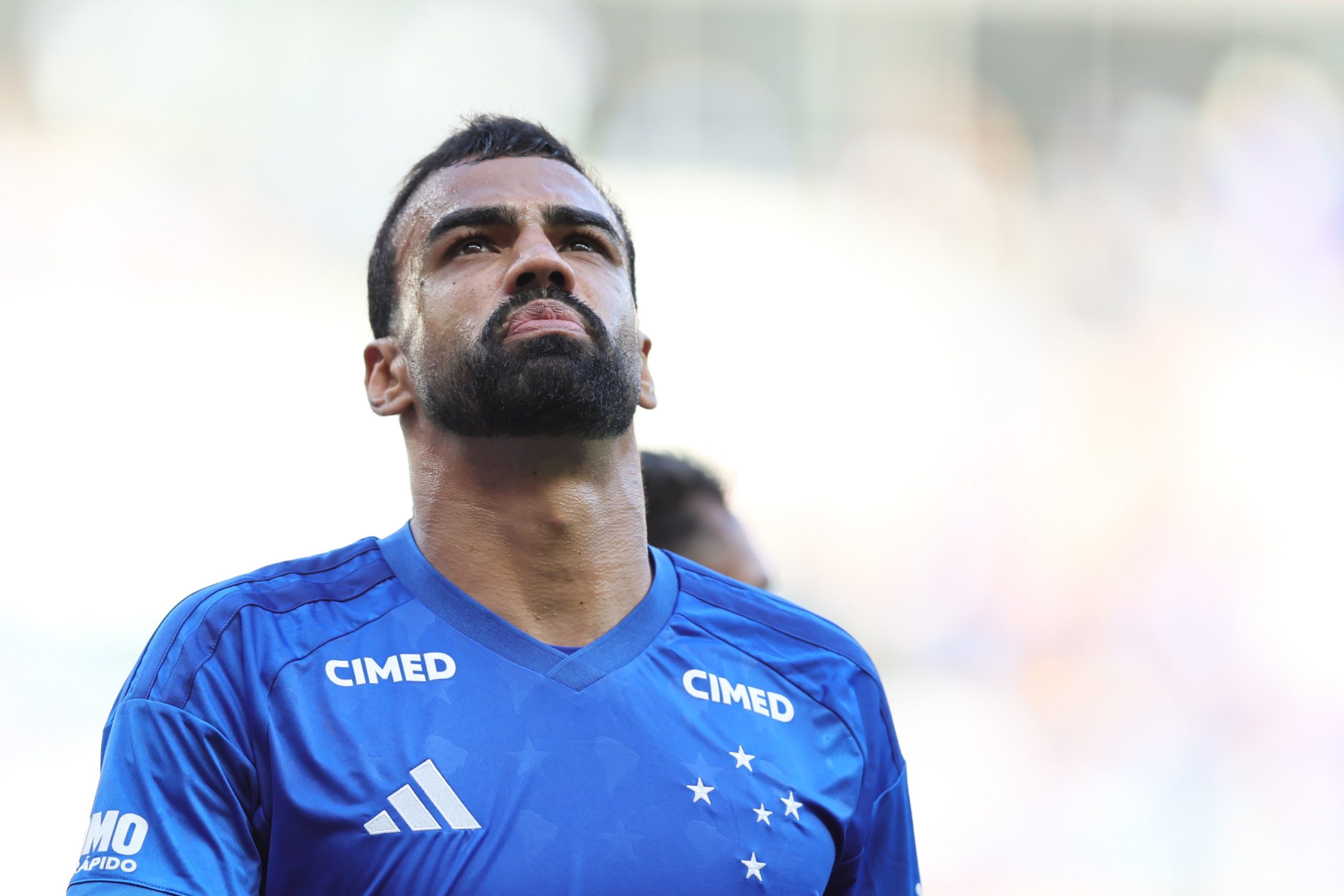 Fabrício Bruno, zagueiro do Cruzeiro, durante partida de futebol.