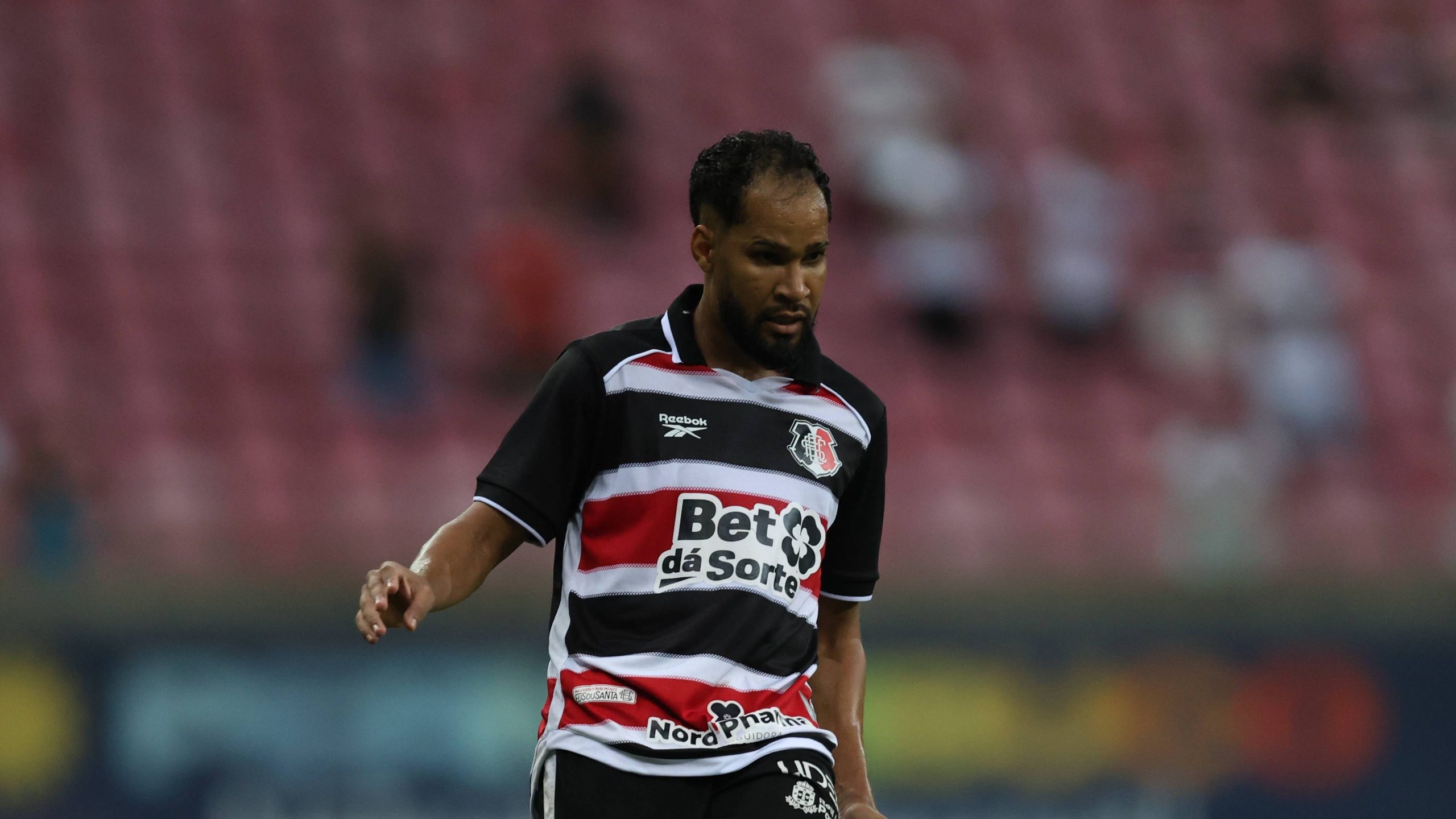 Jogadores do Santa Cruz em campo, se preparando para uma partida