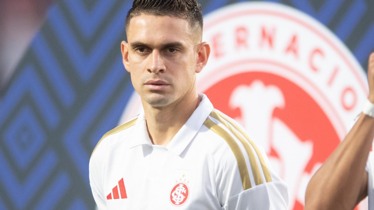Inter agrava ineficiência ofensiva e soma erro de Borré a falhas do ano em derrota para o Vitória