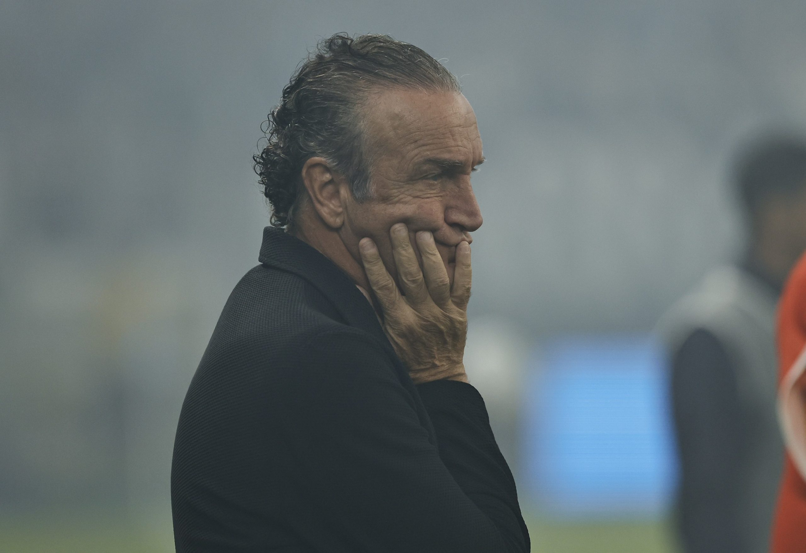 Jogador do Santos em ação durante uma partida de futebol.