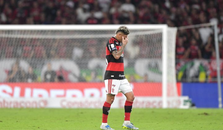 Carrascal pede desculpas a torcedores e companheiros após expulsão contra o Palmeiras