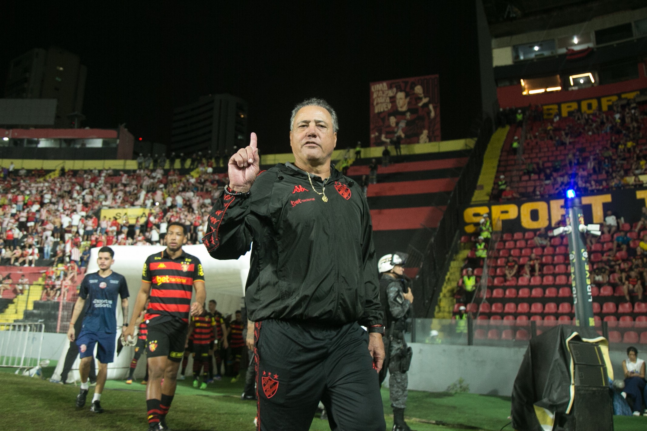 Técnico Márcio Goiano do Sport em coletiva de imprensa após vitória