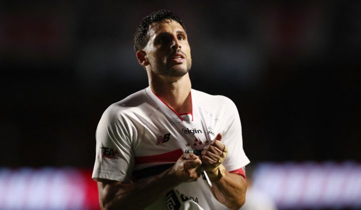 Renovação de Calleri com o São Paulo: Conversas Estagnadas, Mas Sem Alarme