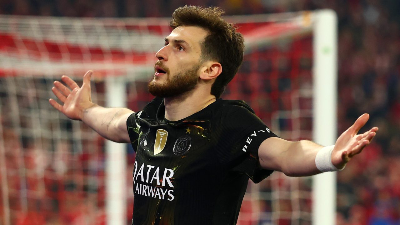 Kvaratskhelia: Do Fuga da Guerra à Estrela do PSG na Champions League