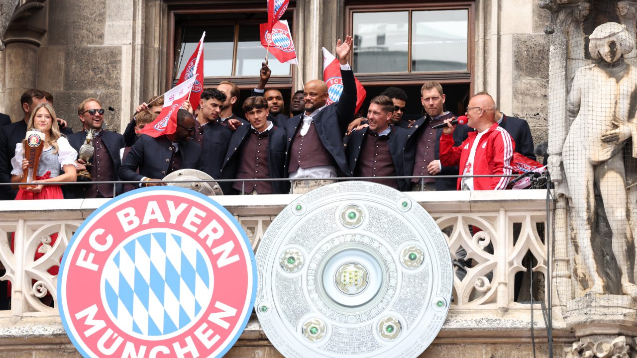 Torcedores rivais do Munique 1860 provocam Bayern em festa de título da Bundesliga