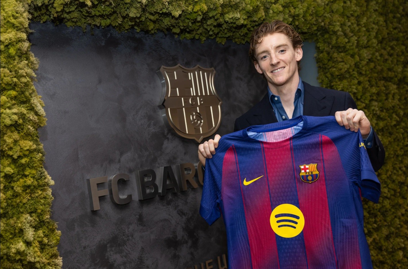 Anthony Gordon em sua apresentação como novo jogador do Barcelona