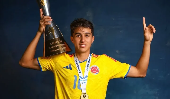 Liverpool mira joia colombiana de 17 anos comparada a Kaká
