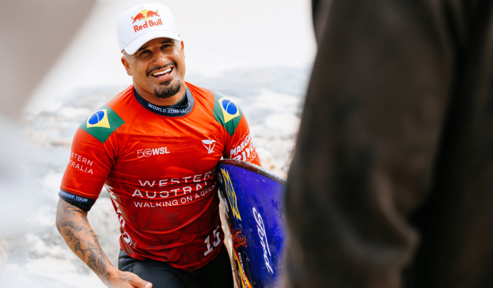 Italo Ferreira vence Yago Dora em semifinal tensa e avança à final da etapa da WSL na Nova Zelândia