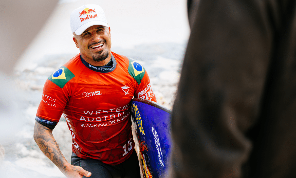 Italo Ferreira vence Yago Dora em semifinal tensa e avança à final da etapa da WSL na Nova Zelândia