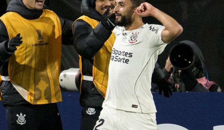 Zakaria Labyad celebra primeiro gol e estreia como titular na vitória do Corinthians pela Libertadores
