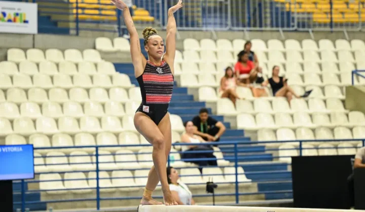 Medalhista olímpica brasileira sofre queda e é levada ao hospital na Copa do Mundo de Ginástica Artística