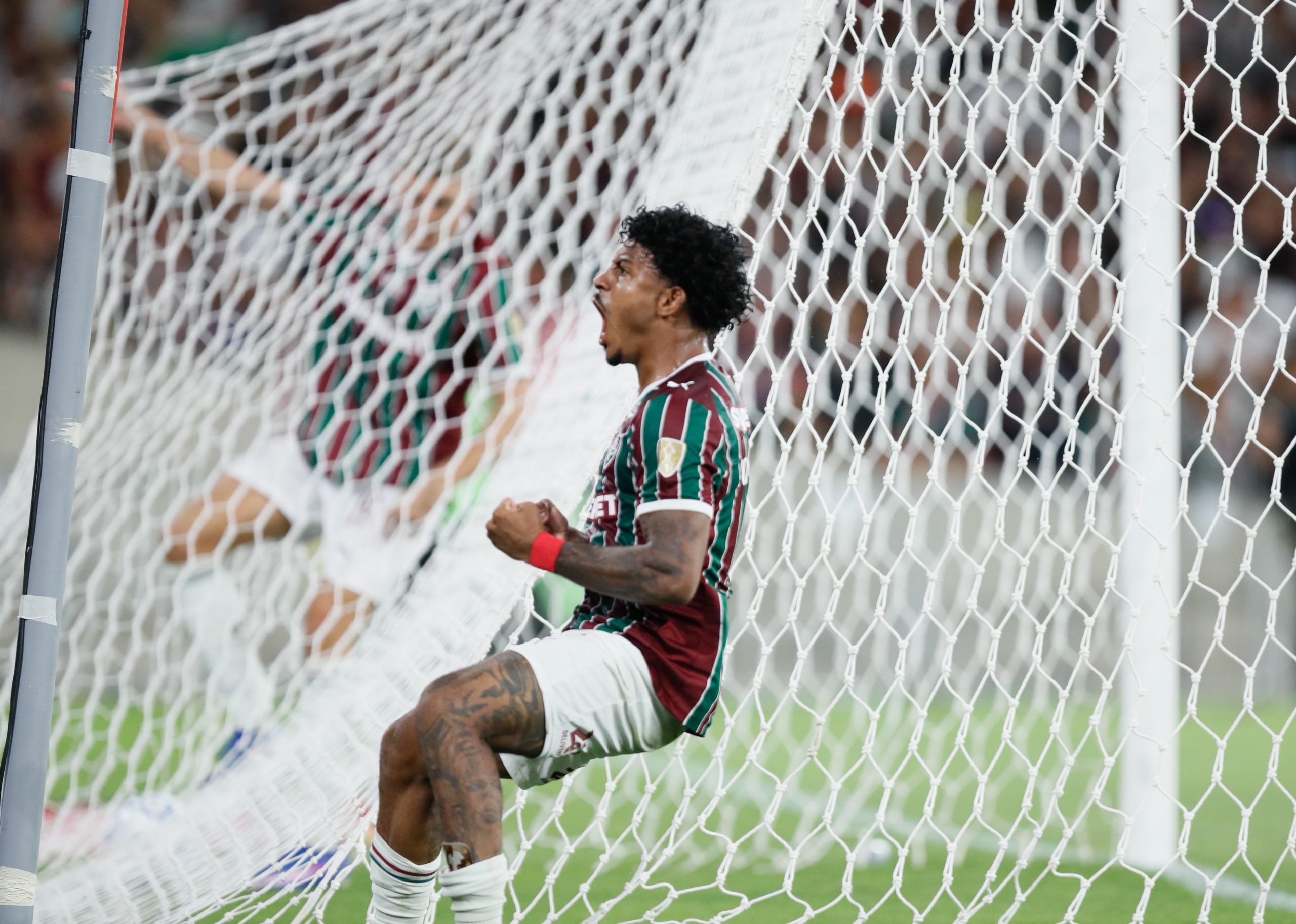 Jogador do Fluminense em ação durante partida da Copa Libertadores