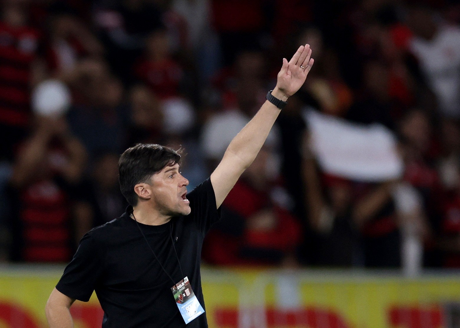 Alexander Medina, técnico do Estudiantes, em coletiva de imprensa após jogo contra o Flamengo pela Libertadores 2026.