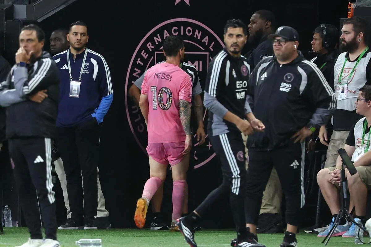 Lionel Messi em campo durante a partida do Inter Miami