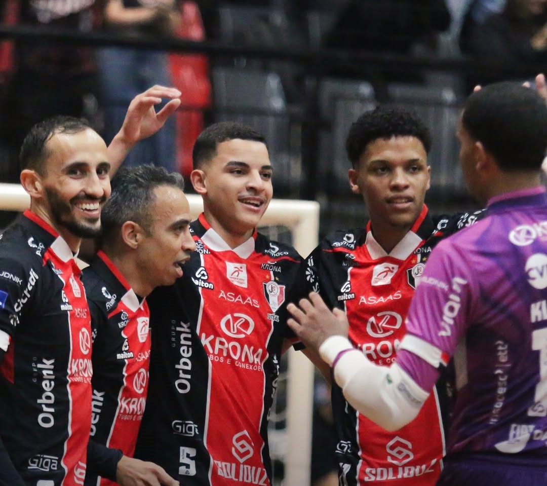 Jogadores do Joinville comemoram gol em partida do Catarinense de Futsal Série Ouro