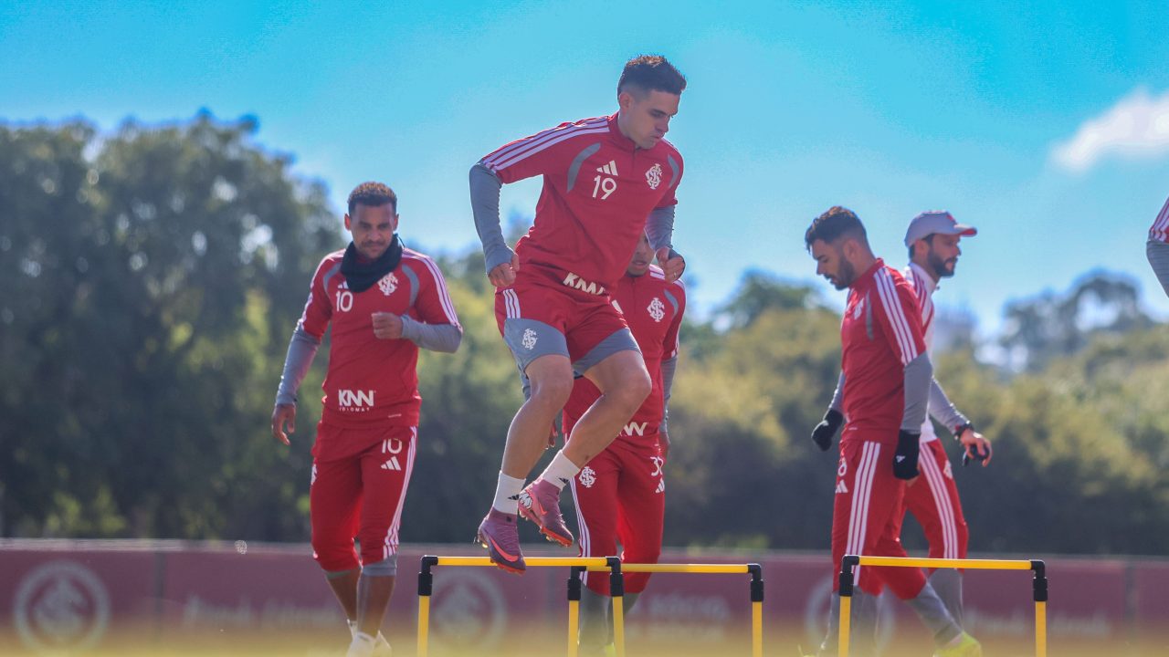 Pezzolano avalia opções para substituir Carbonero no Inter contra o Vitória