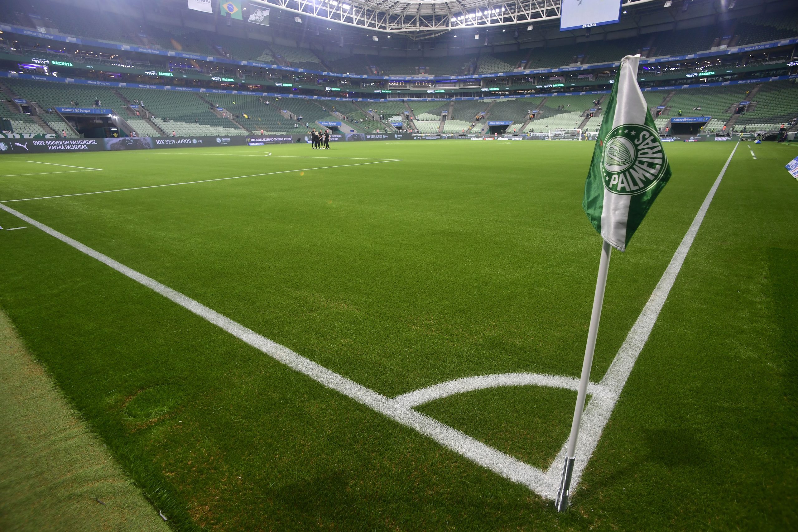 Jogadores do Palmeiras em campo no estádio Allianz Parque