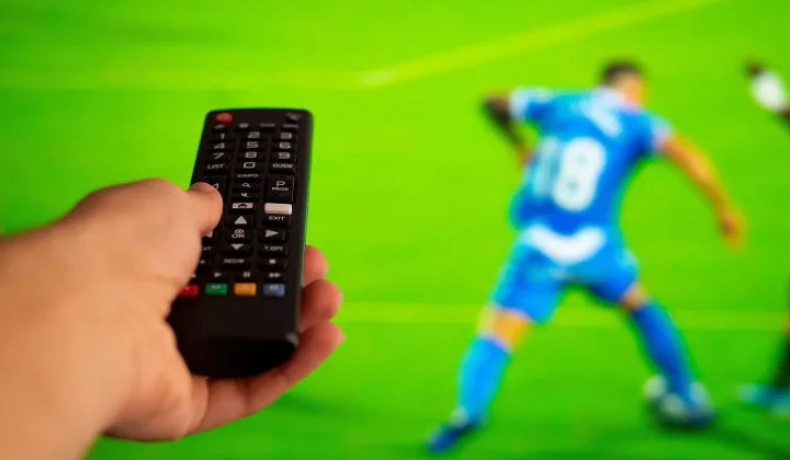 Futebol na TV hoje: Arsenal em campo e Brasileirão movimentam a segunda-feira (18)
