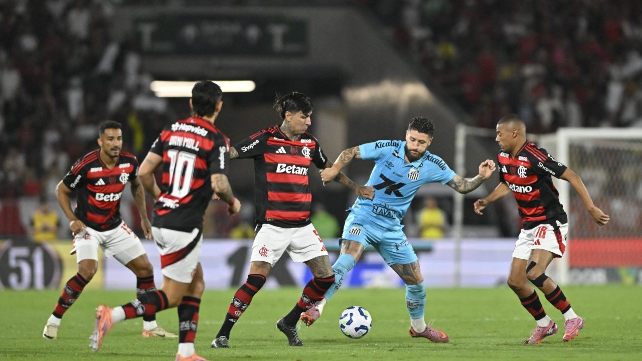 Flamengo monitora meio-campista Danilo e avalia reforços para setor