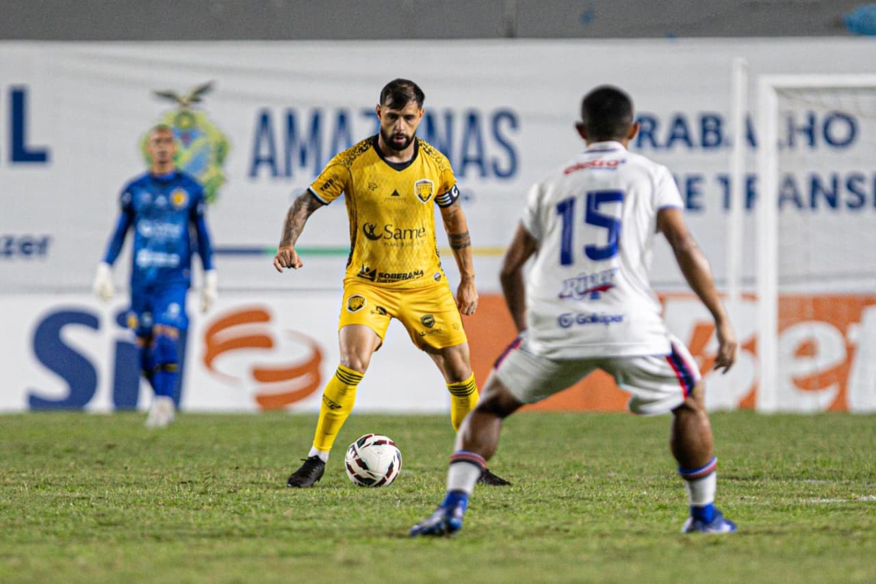 Jorge Jiménez com a camisa do Amazonas FC em campo