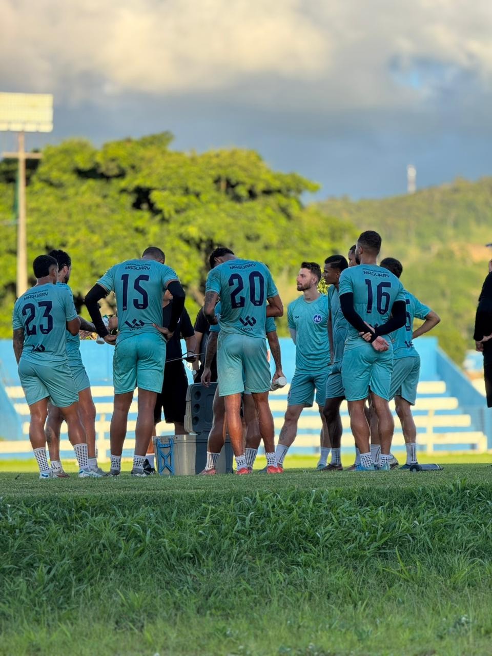 Jogadores do Maguary em treinamento antes do jogo contra o Laguna
