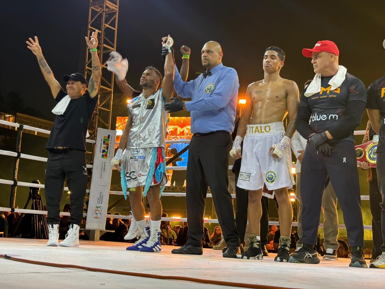 Iago Freitas comemora vitória contra Italo Luan no Fight Music Show 8