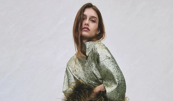 Tanya Taylor Apresenta Coleção Resort 2027 com Elegância e Conforto